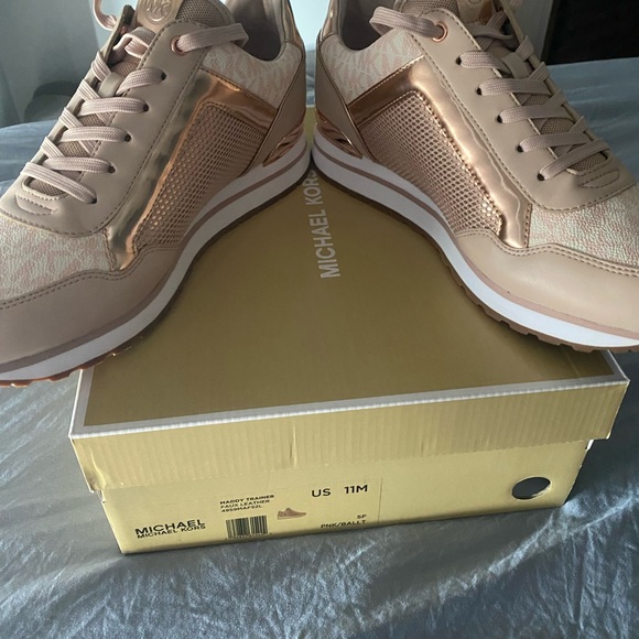 Women’s sneakers Michael Kors size 11 - Picture 4 of 6